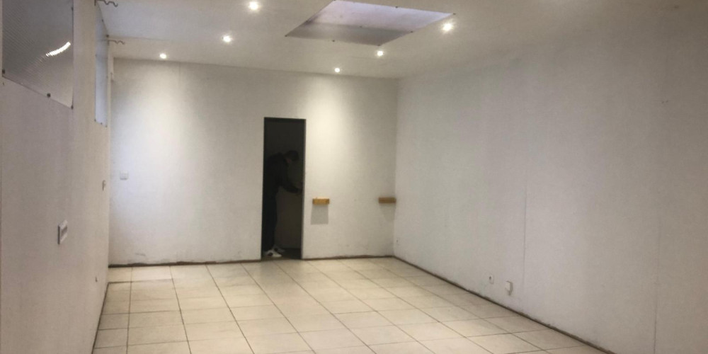 local commercial à BORDEAUX (33800)